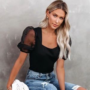 NWOT JASEY ORGANZA SLEEVE KNIT TOP